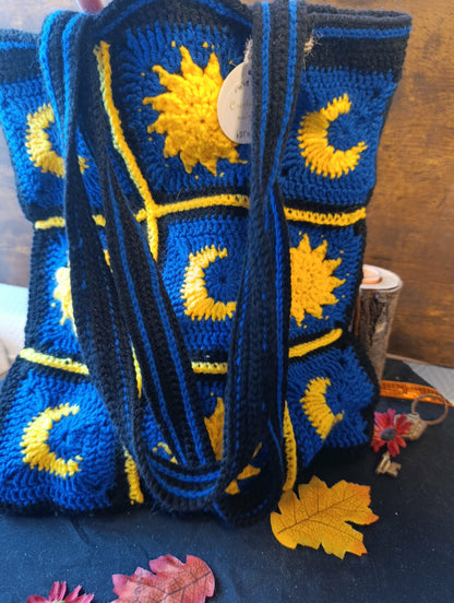 Sac en crochet motif soleil et lune noir bleu