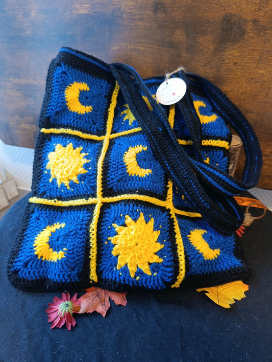 Sac en crochet motif soleil et lune noir bleu