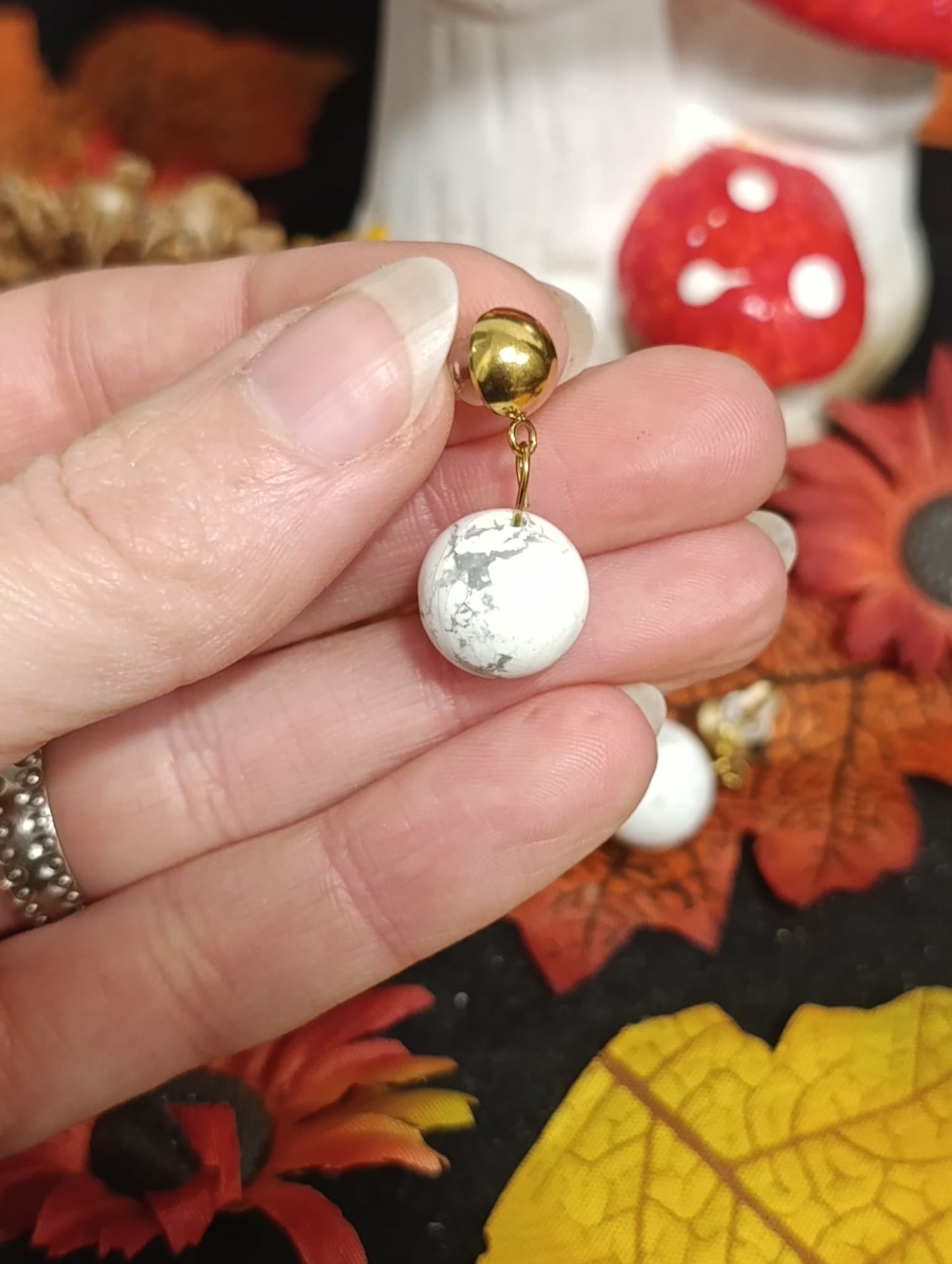 Boucle d'oreille boule Howlite